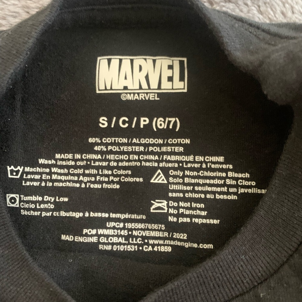 Marvel Logo Black Tee - Picture 2 of 3